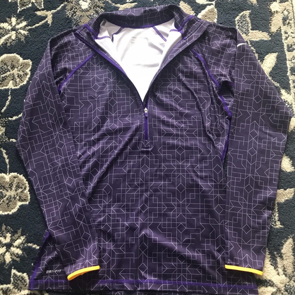 Nike Pro Pull Over - Picture 2 of 5
